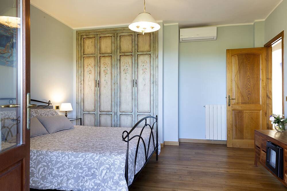 Villa Anastasia room in B&B with pool in Olbia, Costa Smeralda