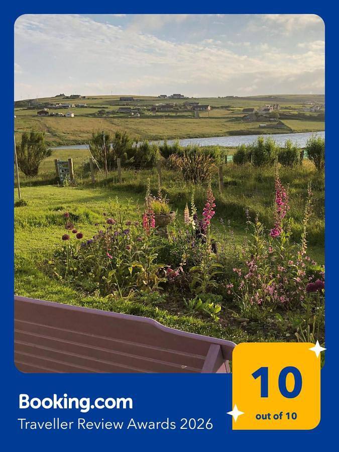 Alojamiento y desayuno para 2 personas, con jardín además de vistas al lago y vistas en Escocia