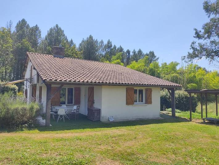 Location de vacances pour 6 personnes, avec Terrasse ainsi que Jardin et Vue à Grignols (Gironde)