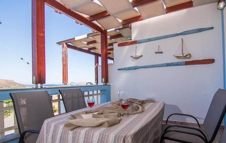 Gîte pour 4 personnes, avec Balcon et Terrasse ainsi que Jardin et Vue dans Palekastron - 2