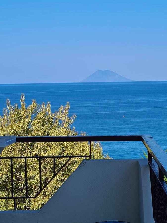 Appartamento per 3 persone, con Balcone e Terrazza nonché Giardino e Panorama a Faro Capo Vaticano