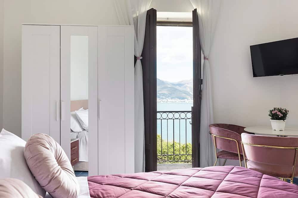 Appartamento intero, Domus Vittorio camera matrimoniale con balcone e vista mare in Gaeta, Provincia di Latina