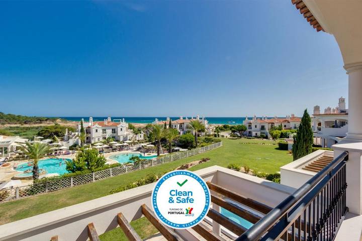 Bungalow para 8 pessoas, com vista e jardim e ainda sauna and piscina em Ria Formosa