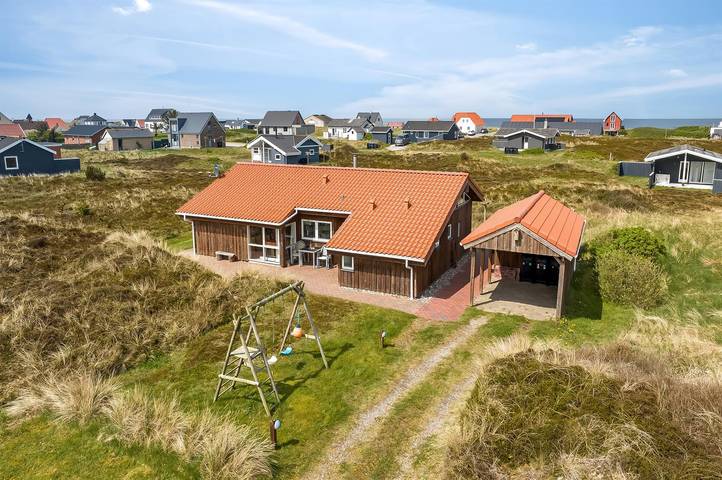 Ferieudlejning for 6 personer, med sauna og terrasse samt jacuzzi, husdyr tilladt i Lild Strand