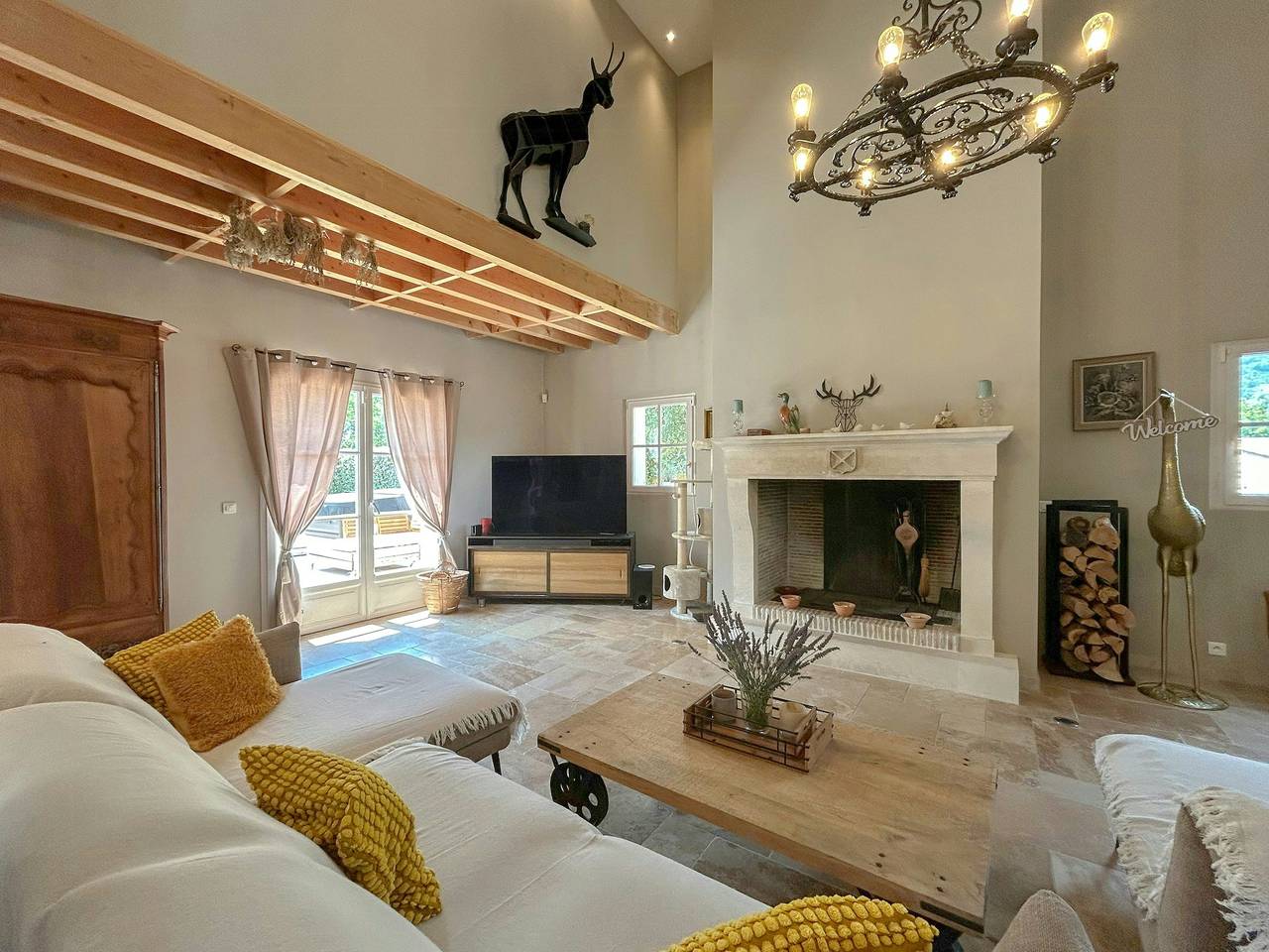Moderna casa de campo a las afueras del bosque provenzal in Le Tignet, Region de Cannes