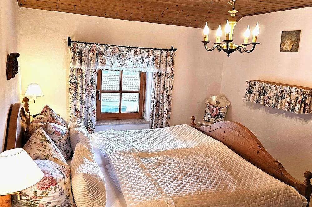 Ganze Wohnung, Ferienwohnung  Panoramablick, Obergeschoss, 2 Personen, 35 qm in Waging am See, Rupertiwinkel