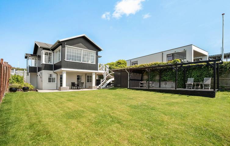 Feriehus for 5 personer, med terrasse og hage i Fredericia