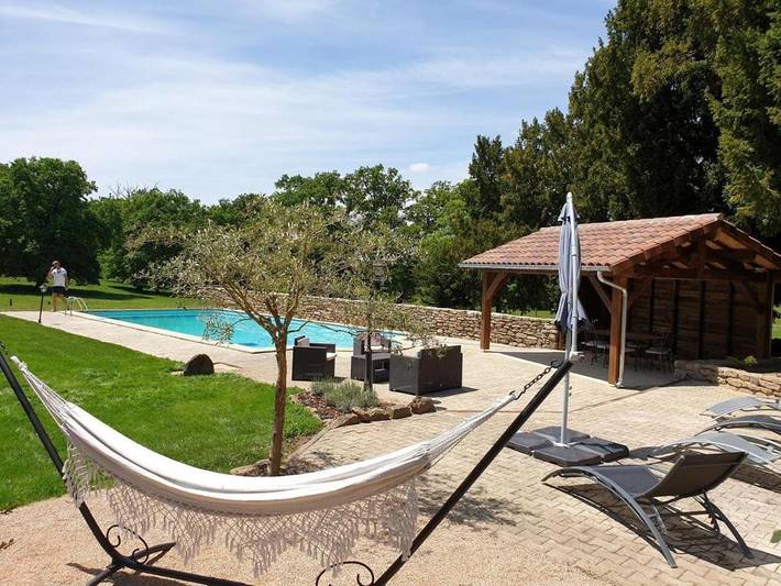 Location de vacances pour 8 personnes, avec Balcon et Terrasse ainsi que Jardin et Piscine à BIO