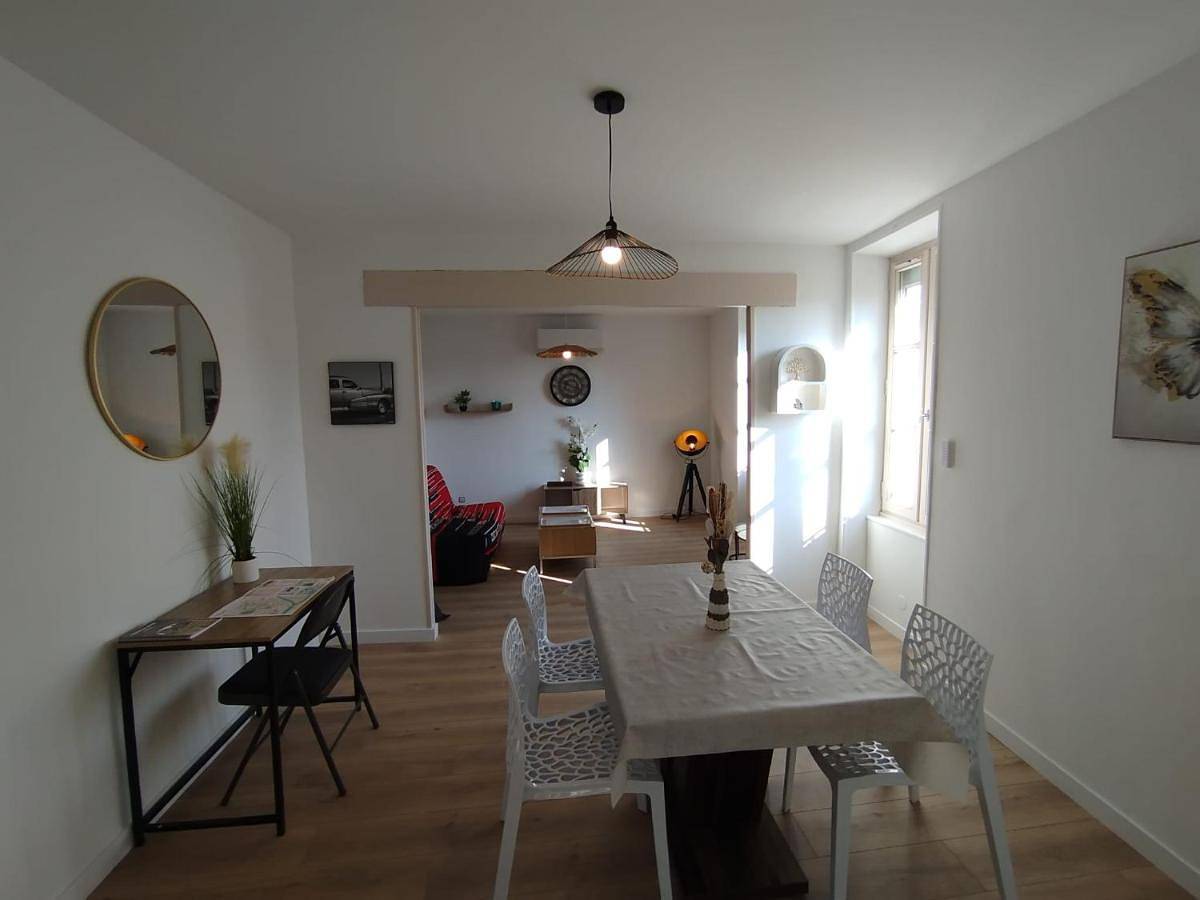 Appartement entier, Two-Bedroom Apartment in Montélimar, Région de nyons