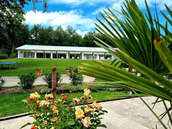 Camping pour 5 personnes, avec Terrasse ainsi que Jardin et Piscine