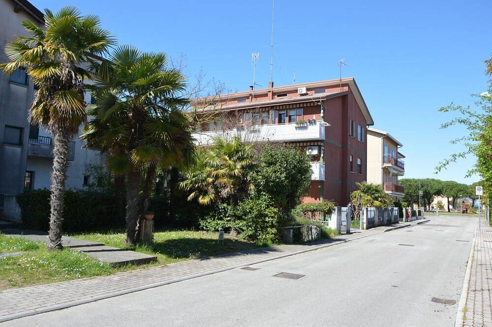 Entire apartment, Spacious seaside flat in Caorle in Caorle, Venice Province