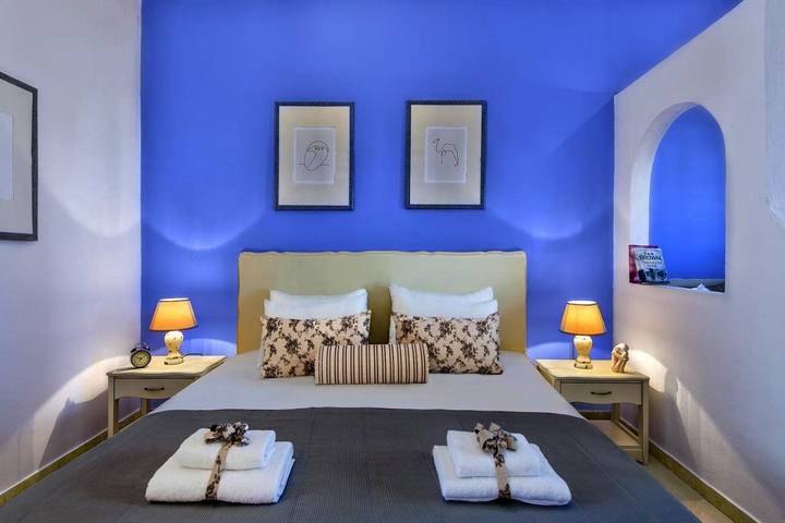 Apartahotel para 3 personas, con piscina y piscina para niños además de jardín y vistas en Creta