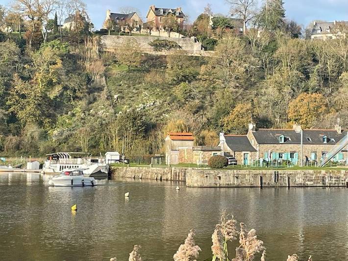 Location de vacances pour 6 personnes, avec vue ainsi que jardin et terrasse, animaux acceptés à Saint-Samson-sur-Rance - 3