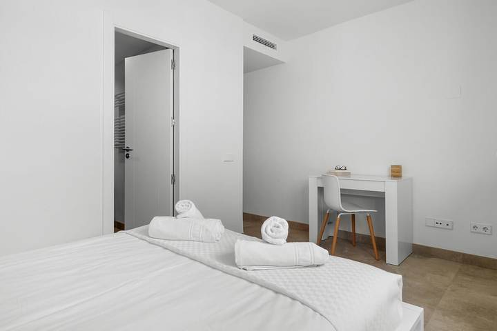 Apartamento entero, Stunning Infinity Pool apt by Costarentals in Estepona Old Town, Estepona