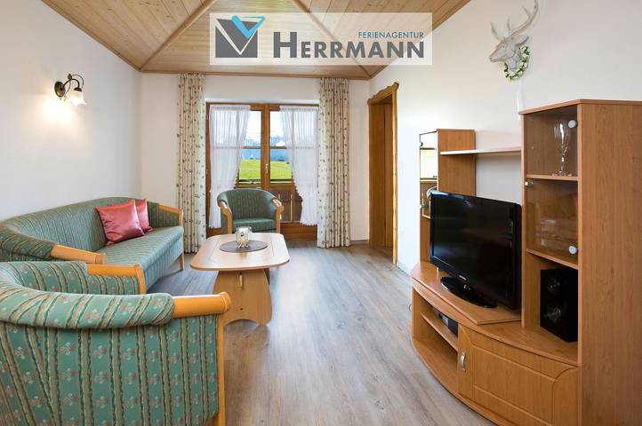 Ferienwohnung für 3 Personen, mit Seeblick und Balkon sowie Ausblick in Rieden