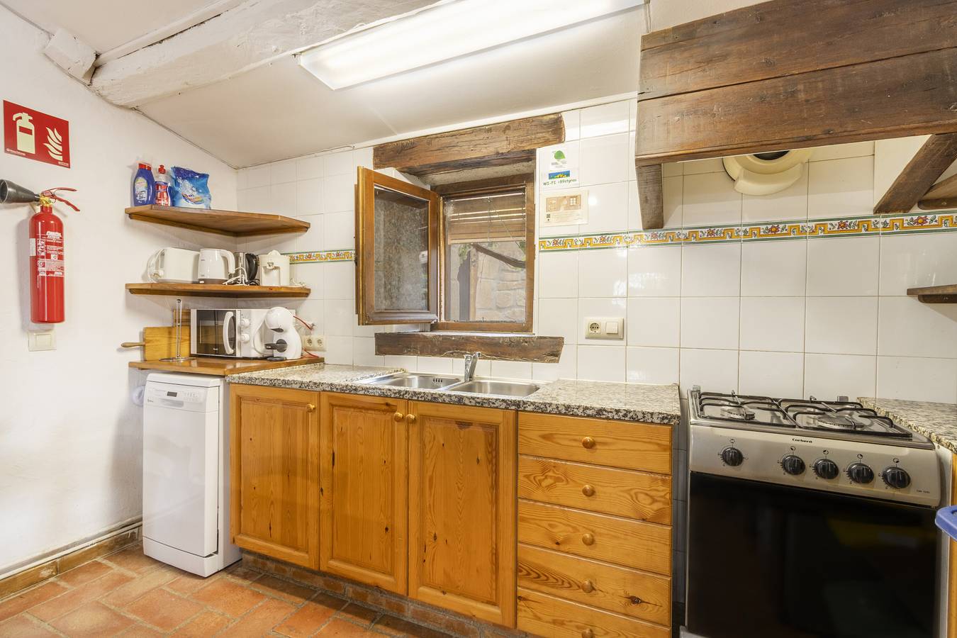 Rural House 'La Caseta De Sant Grau' with Mountain Views, Shared Pool and Wi-Fi in Nave, Lleida eanangoddi