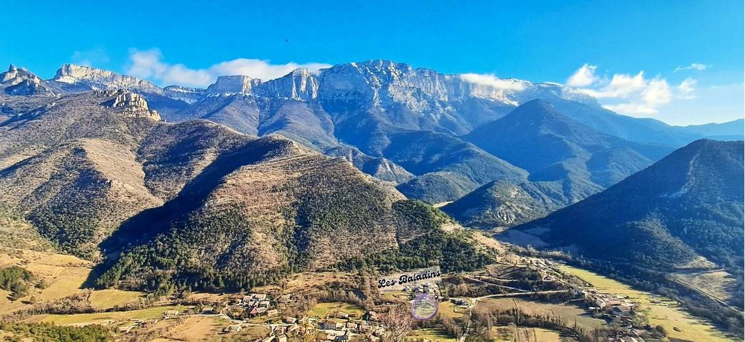 Maison d'hôtes Les Baladins: vista montanha, terraço privado, Wi-Fi, aberta todo o ano in Romeyer, Parc naturel régional du Vercors