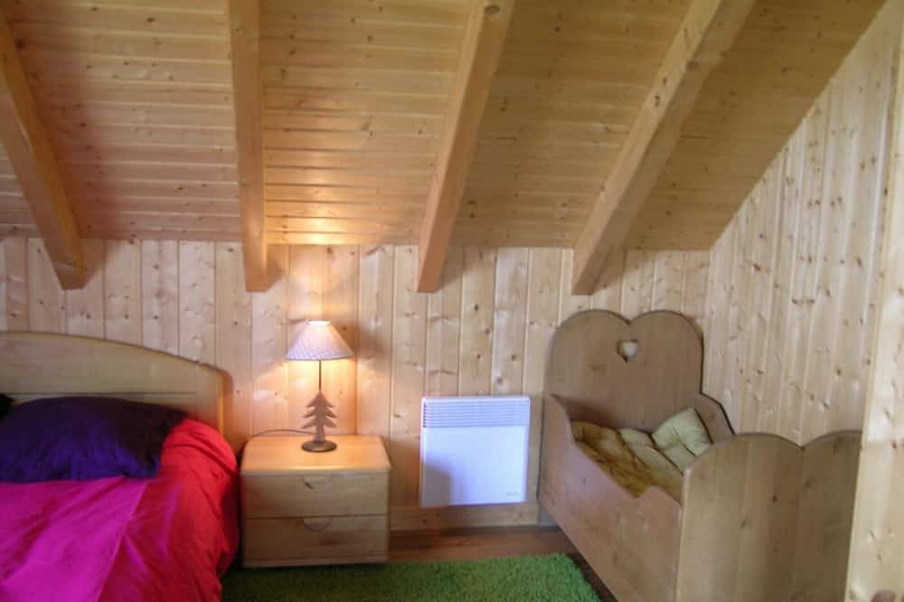 Chalet indépendant avec jardin et accès piscine près de St Pourçain in Louchy-Montfand, Allier