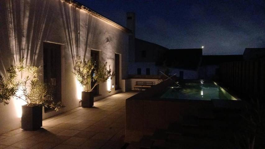 Apartamento para 6 personas, con vistas además de piscina y jardín en Paterna