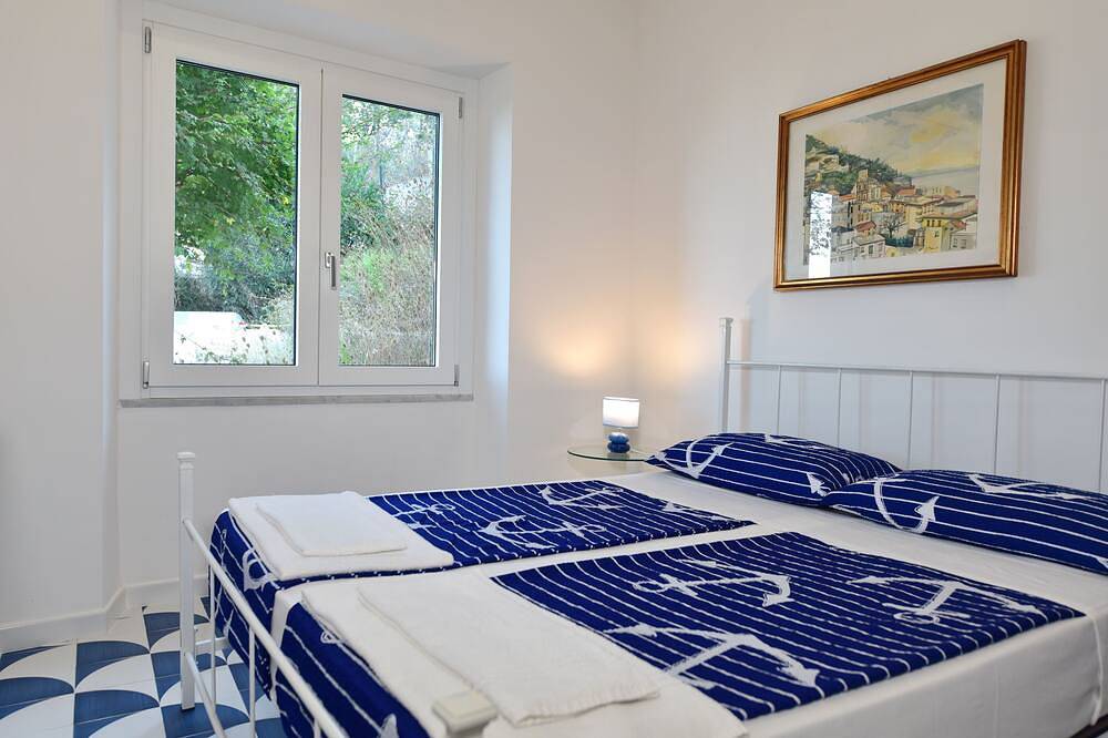 Entire apartment, Felice 1 with private terrace and sea view in Castellabate, Cilento