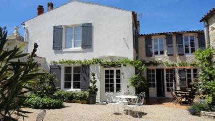 Chambre d’hôte pour 2 personnes, avec jardin et vue dans Nuaillé-d'Aunis