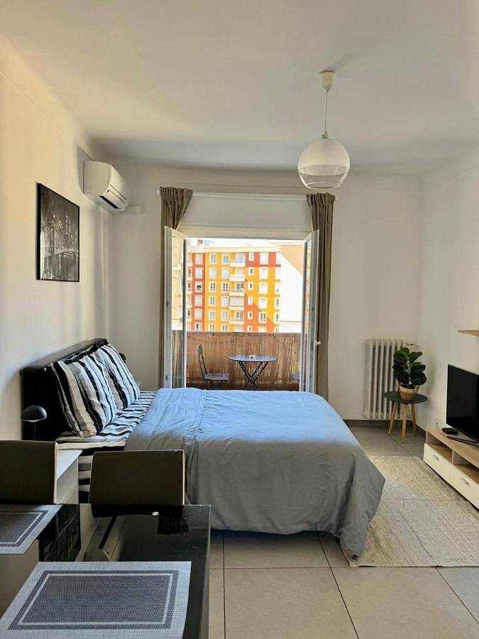 Gîte pour 2 personnes, avec balcon dans Plage Carras Nice