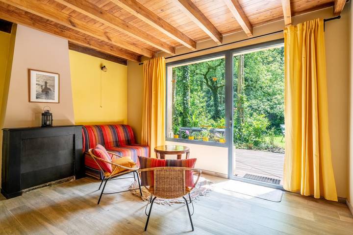 Forest Cottage 'Maison forestière Pleine Nature Kerdary' with Private Terrace, Garden & Wi-Fi in Nivillac, Vannes region