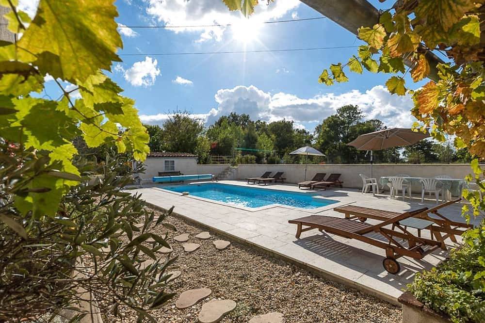 Maison Merisier - Sechs Schlafzimmer Villa, Schläft 14 in Montpon-Ménestérol, Périgord Blanc
