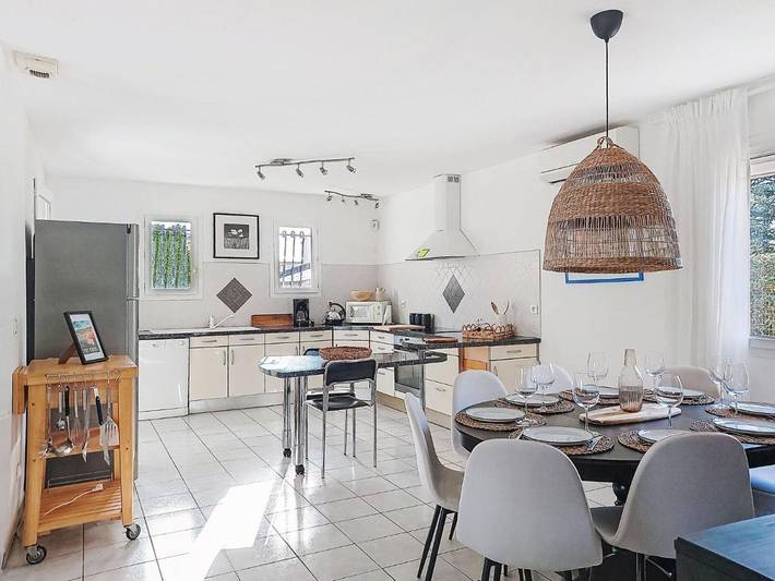 Location de vacances pour 8 personnes, avec piscine ainsi que terrasse et jardin à Brouilla - 2