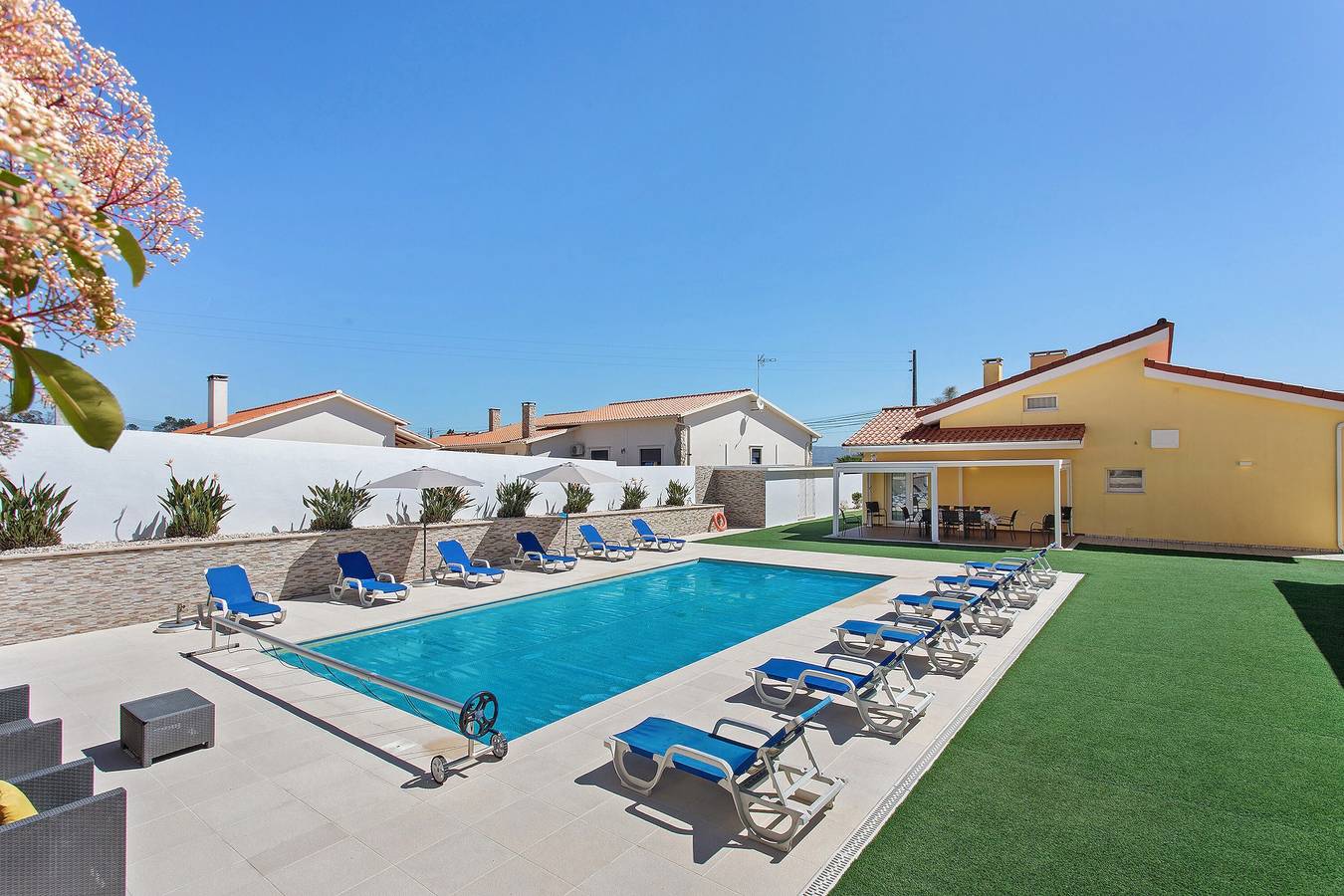 Villa 'Campo Mar - Golden House' con piscina privada in Cela, Leiria District