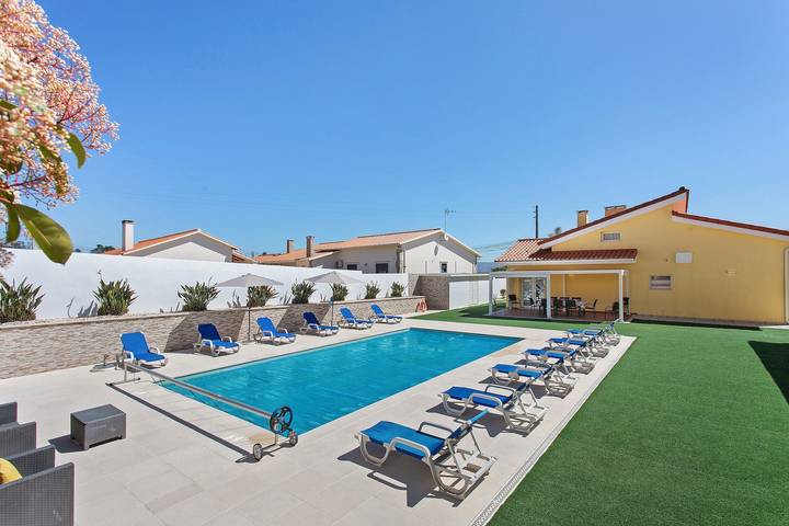 Villa 'Campo Mar - Golden House' with Private Pool in Cela, Leiria District