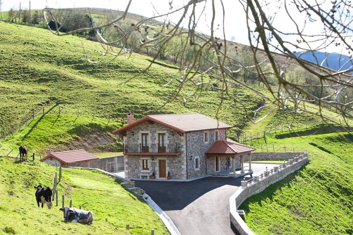Casa rural para 10 personas, con jardín en Valles Pasiegos