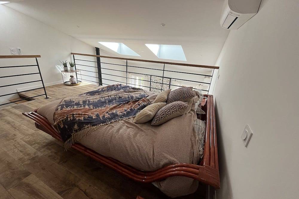 Apartamento entero, Maison de Village Romantique et Typique au Centre du Village in Régusse, Región Brignoles