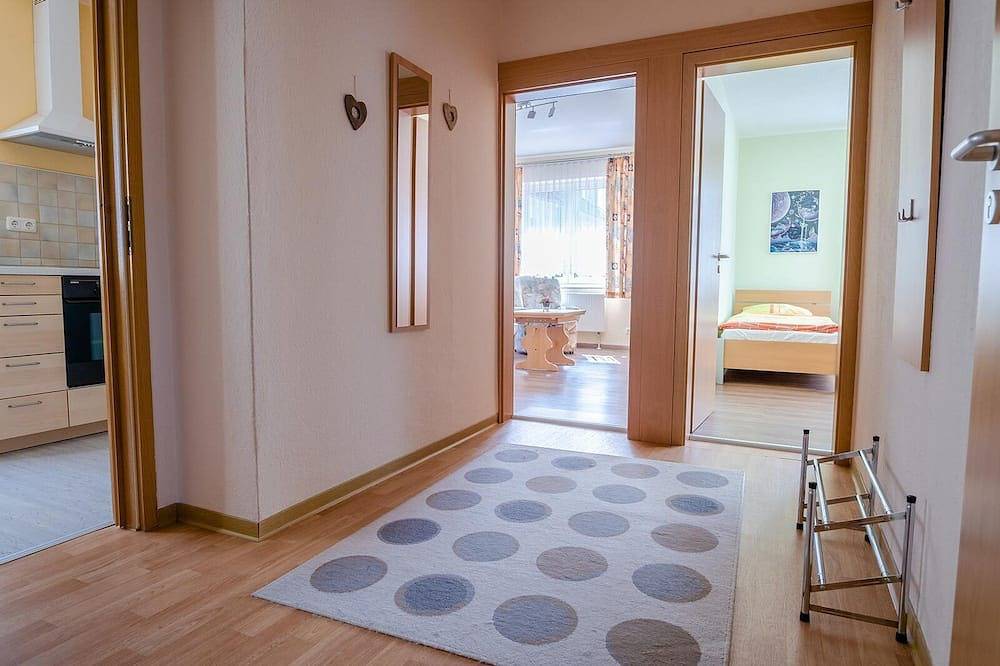 Ganze Wohnung, Große Ferienwohnung – Familienurlaub im Stadtzentrum – mit hauseigenem Parkplatz in Lahnstein, Osteifel