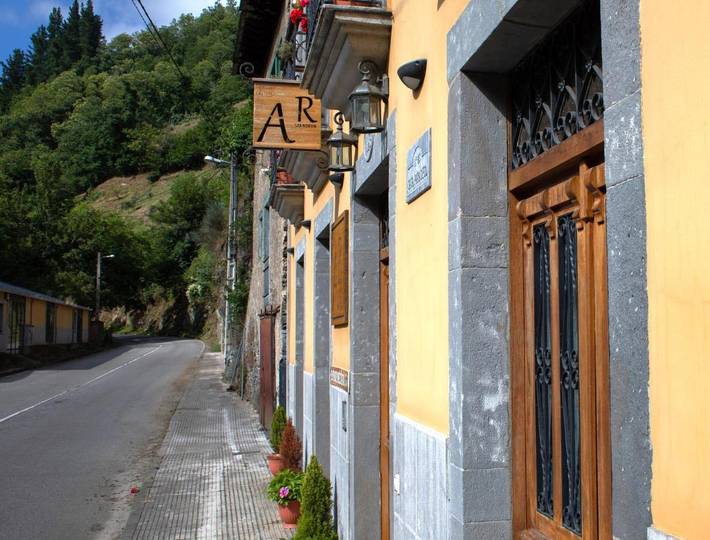 Casa rural para 6 personas, con vistas y terraza, Se admiten mascotas en Cangas del Narcea - 2