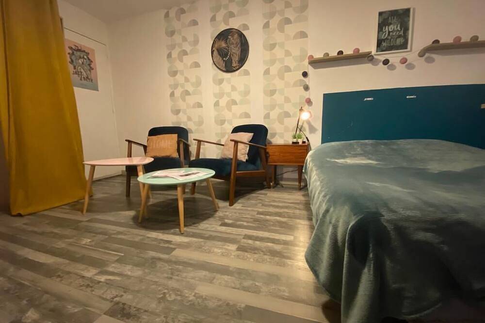 Ganze Wohnung, Elegantes Loft mit Wifi, Tv - eine private Terrasse, eingebettet in einen Innenhof in Lunel, Mittelmeerküste (Frankreich)
