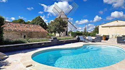 Location de vacances pour 2 personnes, avec piscine et jardin à Aujols