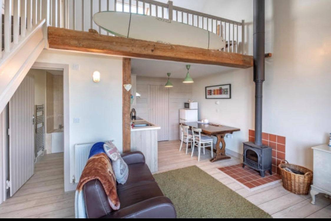 Surf Shack, 1-Bed Cottage, Sleeps 2, Pet Friendly in Shorwell, Isle of Wight