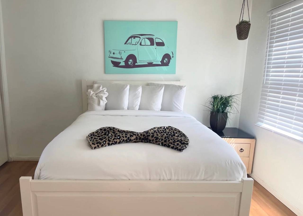 Sweet n Cozy Cottage near Little Italy Gaslamp in San Diego, San Diego County