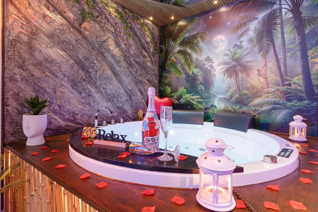 Appartamento intero, Moonlight Jungle Suite Luxury: con Jacuzzi e Sauna in Avola, Siracusa e dintorni