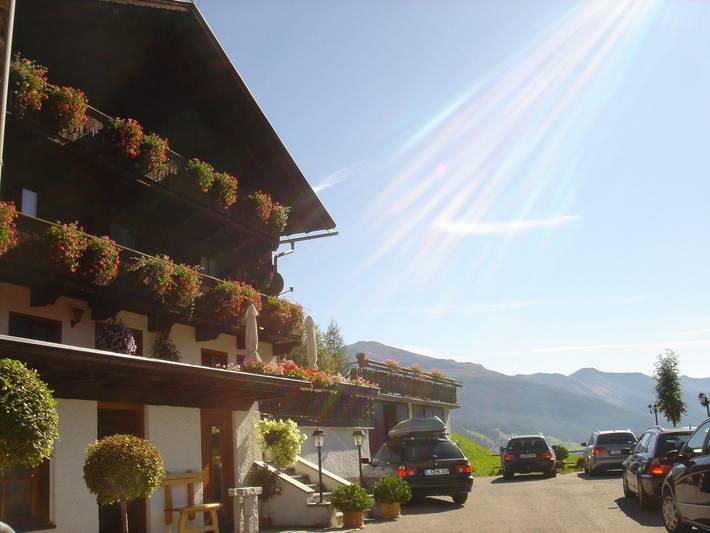 Vakantiehuis voor 20 personen, with Balkon and Terras as well as Tuin in Heiligenblut
