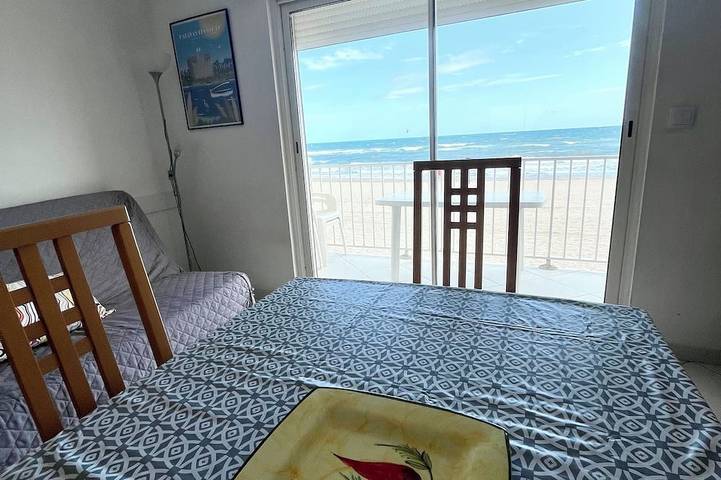 Apartamento entero, Bonito estudio con vista al mar y acceso directo a la playa. in Palavas-les-Flots, Costa mediterránea (Francia)