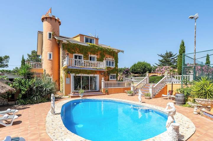 Chalet para 19 personas, con jardín además de jacuzzi y balcón - 1
