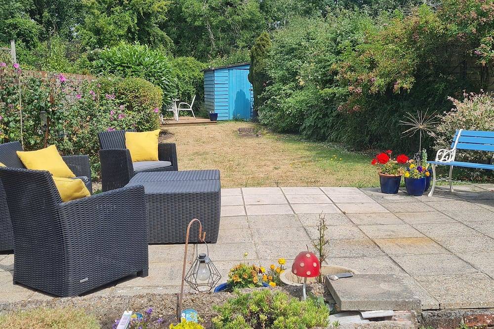 Apartamento entero, Charming 2-Bedroom Cottage with Garden, Conservatory & Castle Views – Near Newport in Newport (Isla de Wight), Isla de Wight