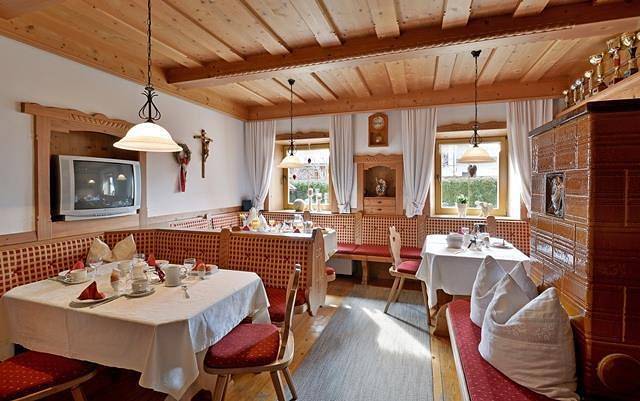Geheel vakantieappartement, Tweepersoonskamer douche, Wc in Kössen, Kaisergebirge
