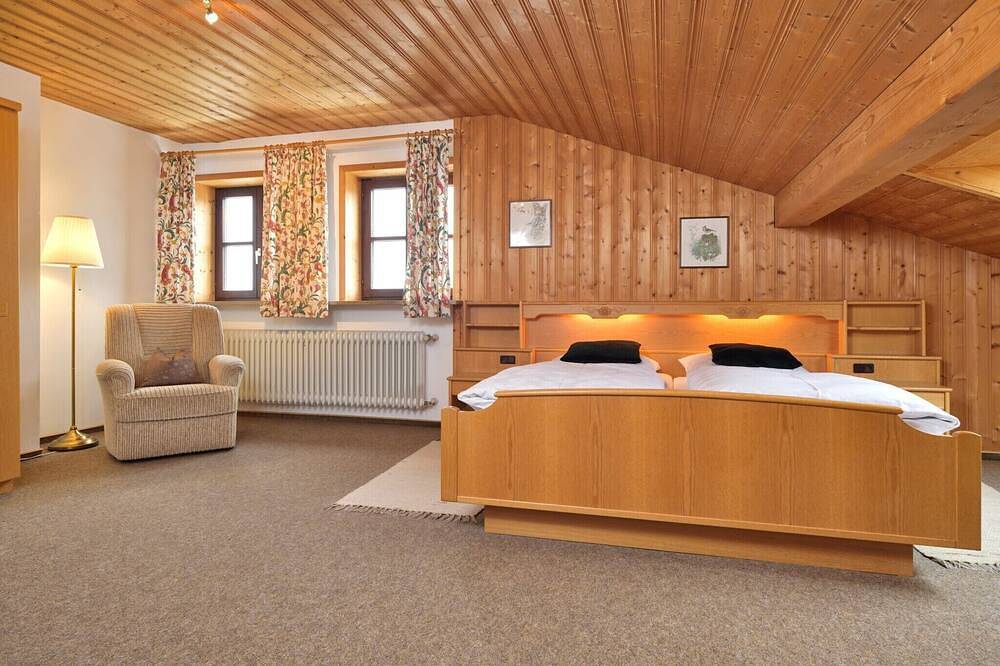 Ganze Wohnung, Gemütliche Ferienwohnung für 1-4 Personen mit 2 Schlafzimmern (Wohnung 1) in Bayerisch Gmain, Berchtesgadener Alpen
