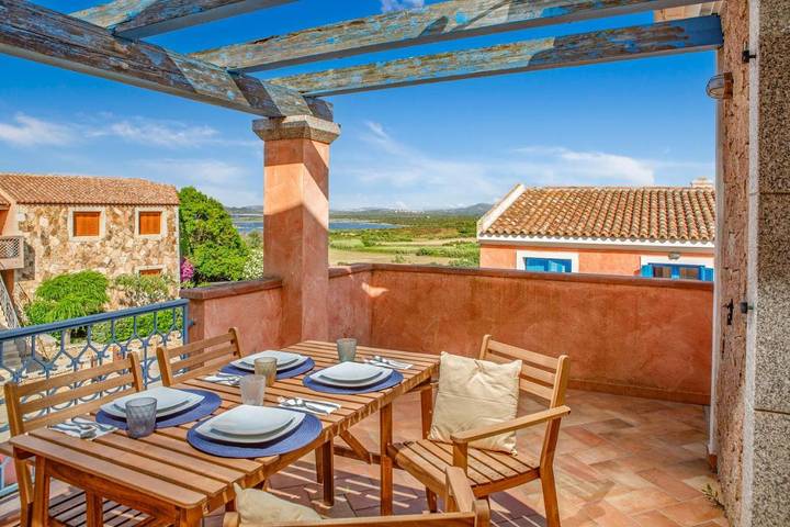 Appartement de vacances pour 4 personnes, avec Balcon ainsi que Terrasse et Vue à Porto Pozzo