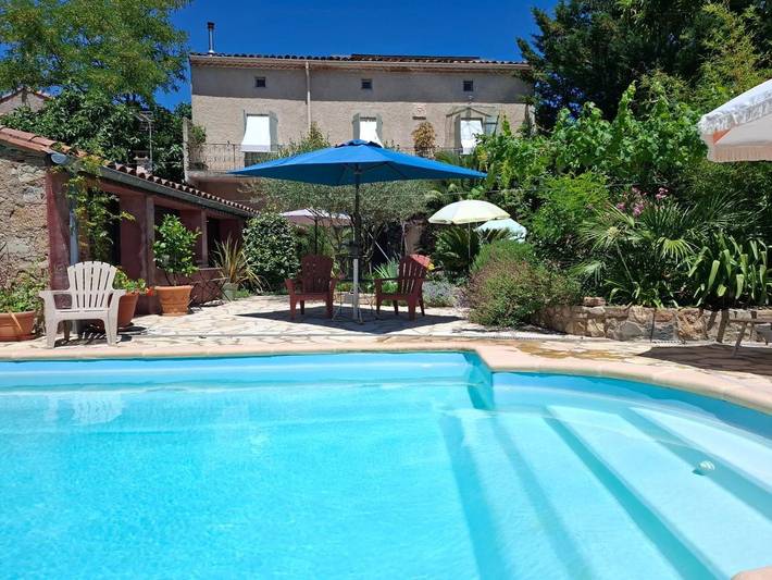 Location de vacances pour 2 personnes, avec terrasse ainsi que piscine et jardin à La Tour-sur-Orb - 4
