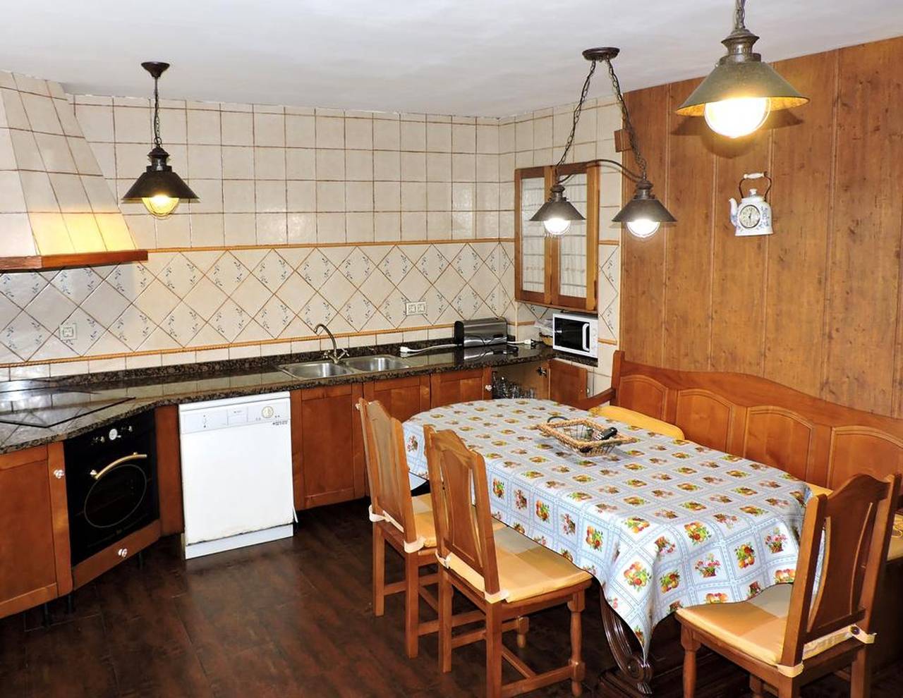 Casa espaciosa con vista a la montaña en Premio in Las Regueras, Costa Verde