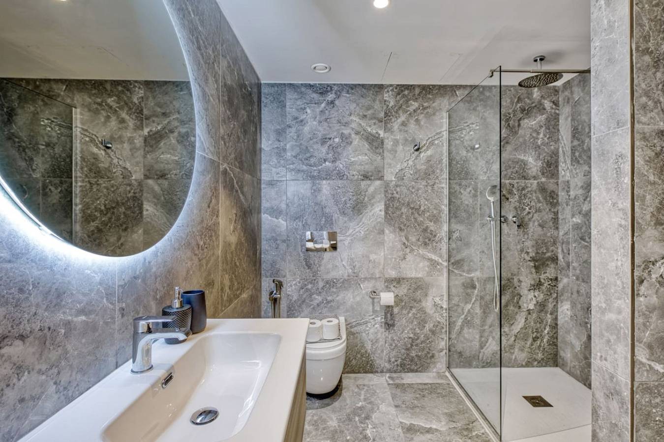 Entire apartment, Official Mercury Suites | With Rooftop Pool Access in Paceville, San Giljan